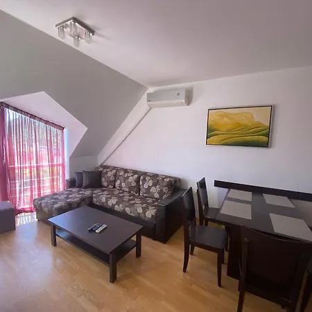 Hills Апартаменты *