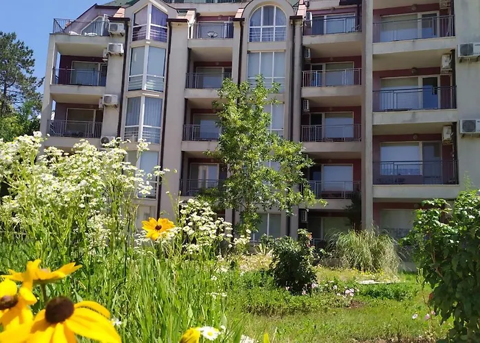 Апартамент Hills Каварна