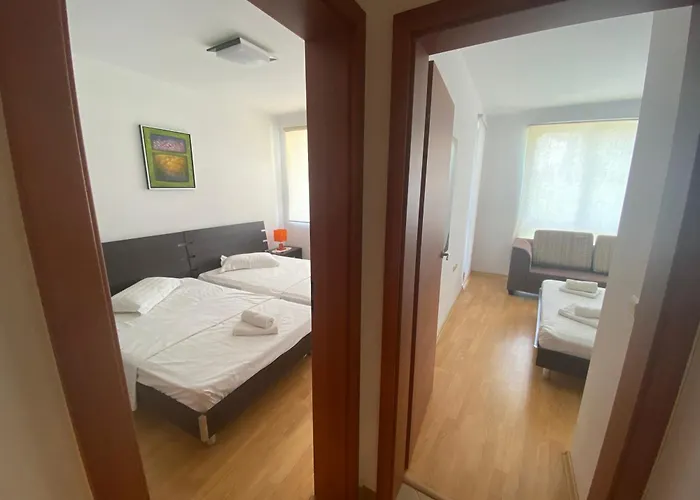 Апартамент Hills