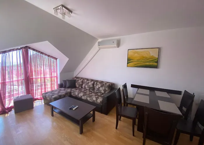 Hills Апартамент *