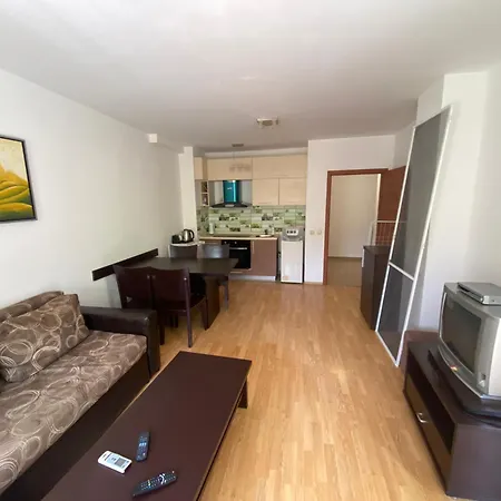 Hills アパート カヴァルナ