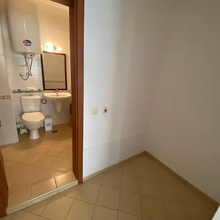 Hills アパート カヴァルナ